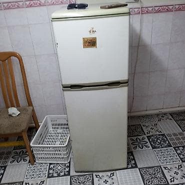 холодильники большие: Холодильник двухкамерный с верхней морозильной камерой. Основные — 3