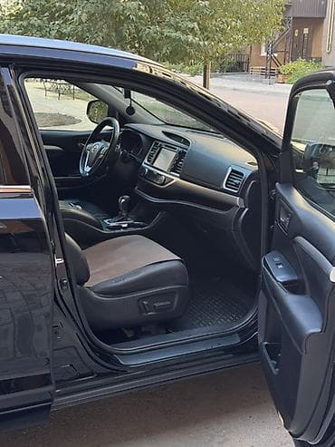 маш: Toyota Highlander: 2017 г., Бензин — 6