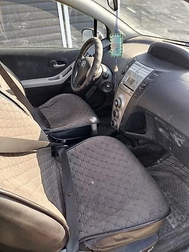 Toyota: Toyota Vitz: 2008 г., 1.3 л, Ручные, Бензин, Хэтчбэк — 3