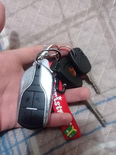 экипировка для мото: Скутер-макси, белый, в хорошем состоянии 150 куб минус только по — 5