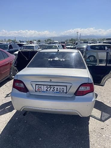 ford focus 2000: Седан серебристого цвета с киргизскими номерными знаками (04 KG 273 — 2