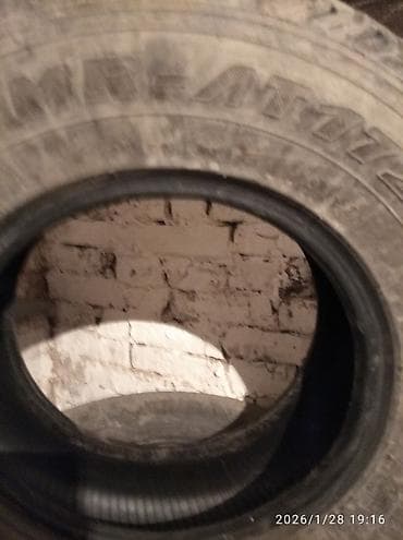 летняя шина: Шины 235 / 75 / R 15, Всесезонная, Б/у, Комплект, Внедорожные (АТ/МТ), Firemax — 2