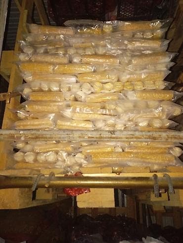 Продукты питания: Замороженные овощи и фрукты — недорого Ассортимент: - Помидоры — 4