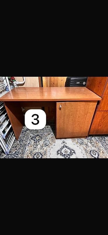 писменный столы: Компьютерный стол, С полками — 1