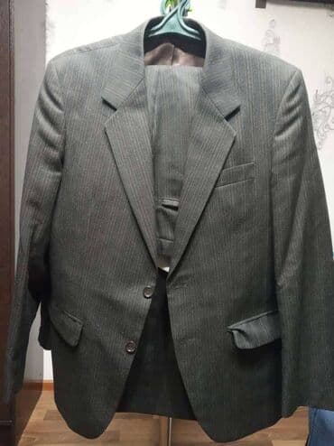 срочно в связи с переездом: Продам два мужских костюма
размер 50
Состояние отличное — 2
