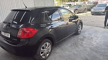 Транспорт: Toyota Auris: 2008 г., 1.4 л, Механика, Бензин, Хэтчбэк — 1