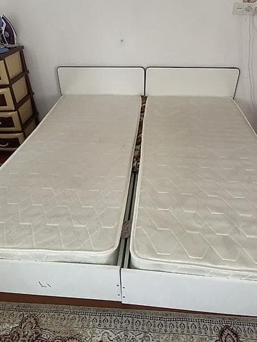 bunk bed: Двуспальная кровать с двумя отдельными матрасами и выдвижными ящиками — 2