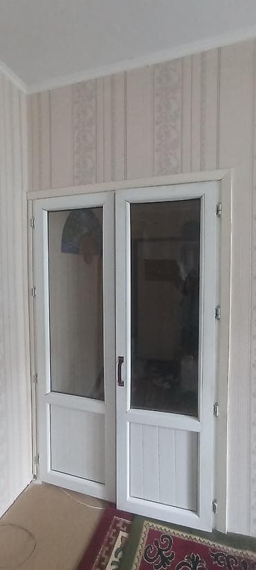 Пластиковая дверь, Б/у, Со стеклом