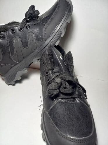 женские слипоны больших размеров: Продаю тёплые лёгкие зимнию обувь ботинки красовки 39-41 размера — 2