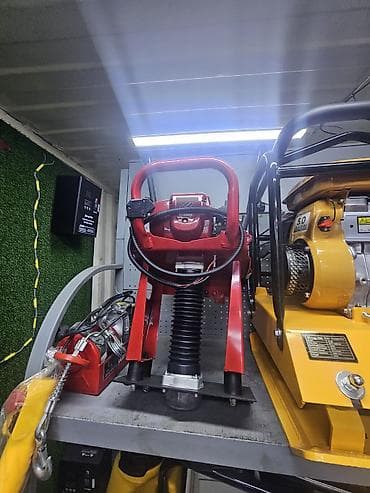 трамбовка бензиновый: Бензиновый вибро рейка (трамбовка) для уплотнения бетон жидкости — 1