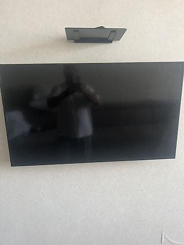 Телевизор на стенном креплении - Диагональ экрана ориентировочно 43