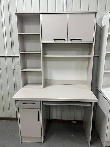 письменные столы: Компьютерный стол, Новый, С полками — 3