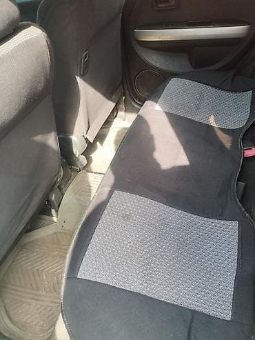 Toyota Ist: 2004 г., 1.3 л, Автомат, Бензин, Хэтчбэк — 6