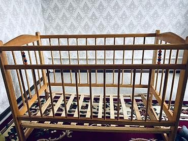 кубики майнкрафт: Детская кроватка из массива дерева (натуральный светлый цвет). - — 3
