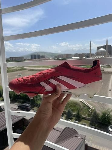 фудболный бутс: Футбольные бутсы Adidas Predator 
Размер 43 — 3