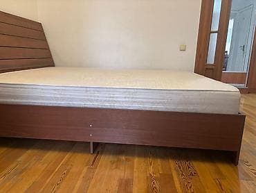 Двуспальные кровати: Двуспальная кровать с высоким изголовьем - Размер спального места — 2