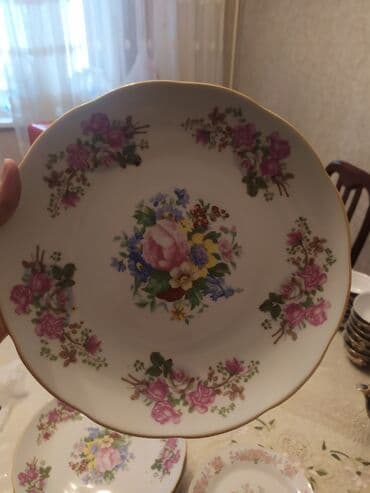 чистка ковер: Пловницы 10 шт-2500 сом!
тарелки 11 шт 1100! — 4