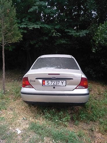Ford Focus: 2004 г., Механика, Седан — 2