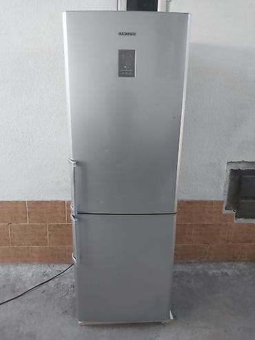 bose 700: Холодильник Samsung, Б/у, Двухкамерный — 1