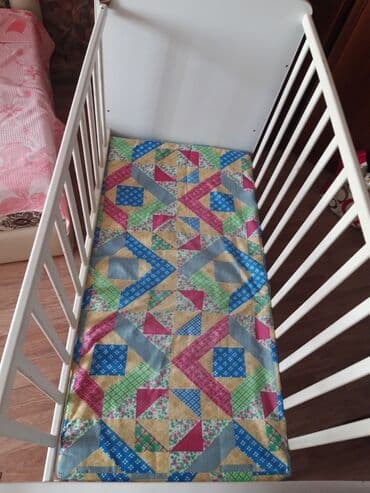 купить двуспальную кровать с матрасом бу: Продаются чудесная детская кроватка.Длиной 124 см. Шириной 100см — 4