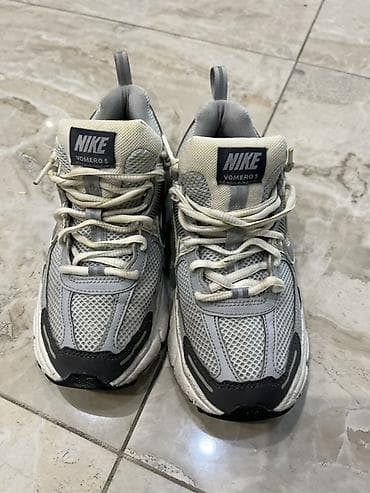 оригинал красовки: Nike Zoom Vomero 5 Б/у - Оригинальные кроссовки из линейки — 4