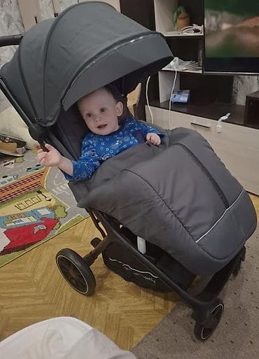 горные велики: Прогулочная коляска в цвете графит идет вместе с подстаканником — 3