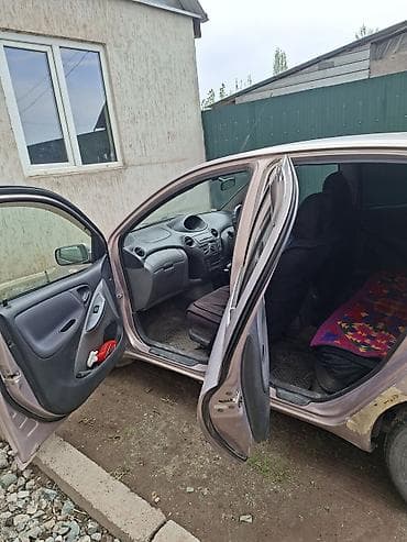 Toyota Vitz: 2001 г., 0.9 л, Автомат, Бензин, Хетчбек