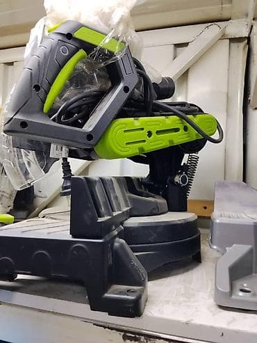 стусло углорез: Торцовочная пила (усовочная пила) с поворотным столом. Описание: - — 1