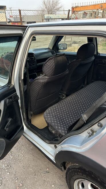 машины в рассрочку бу: Volkswagen Golf: 1993 г., 1.8 л, Механика, Хэтчбэк — 9