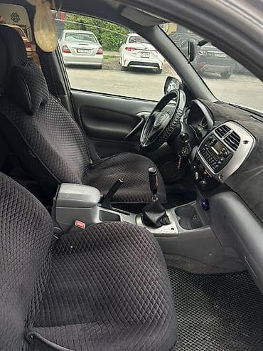 step 2: Toyota RAV4: 2003 г., 2 л, Ручные, Бензин, Кроссовер — 6