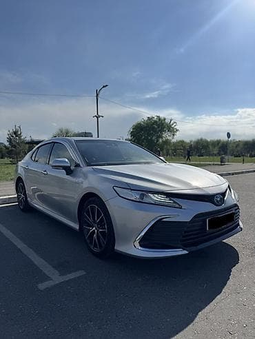 lexus e: Toyota Camry: 2021 г., 2.5 л, Вариатор, Гибрид, Седан — 2