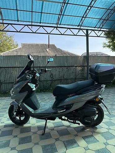 Макси-скутер 150 куб. см, Бензин, Новый