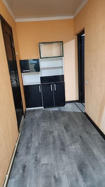 улан мкр: Продаю Офис 80 м², С ремонтом, С мебелью, Цокольный этаж этаж — 5