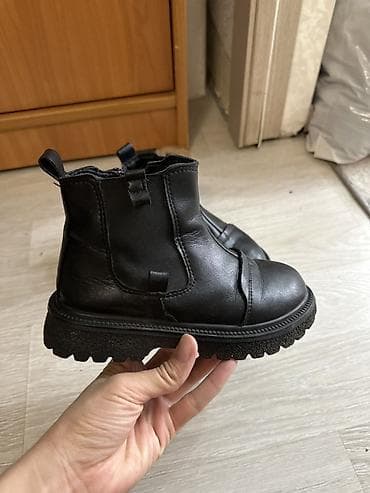 Детская обувь: Детские демисезонные кожаные ботинки челси, черные. Б/у цена 800сом — 2