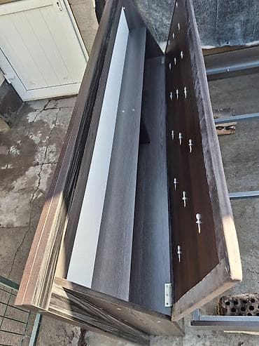 комоды с зеркалом: Продаем кровать 2м на 1.6 с матрасом и двумя тумбочками Двуспальная — 2