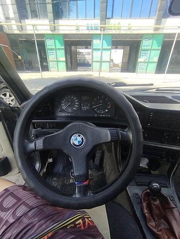 на бмв: BMW : 1985 г., Механика, Седан — 9