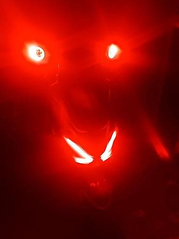 скутер м10: Скутер городского класса МАКСИ, черный с красными акцентами — 9