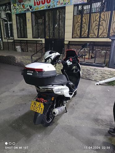 скутер max: Макси-скутер 150 куб. см, Бензин, Б/у — 6