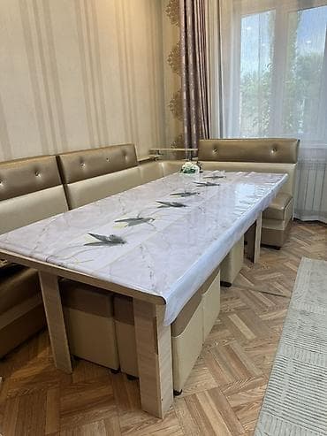 купить мягкий уголок: Кухонный уголок с большим столом и мягкими пуфами — 1