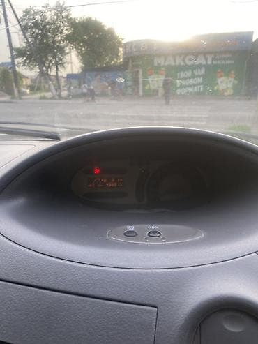 daewoo jentra: Toyota Vitz: 2004 г., Хэтчбэк — 5