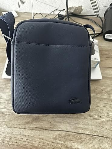 Сумка через плечо Lacoste, темно-синяя. - Компактный вертикальный