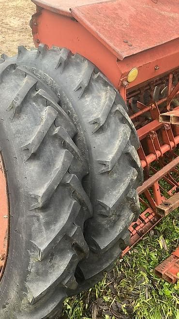 глф 2: Сеялка зерновая навесная (механическая), ширина захвата около 3,60 — 2