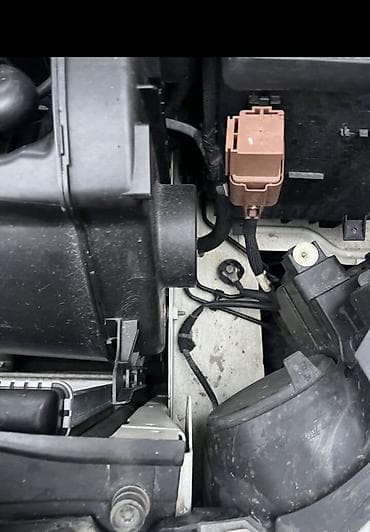 шторка на авто: Peugeot 308: 2010 г., 1.6 л, Автомат, Бензин, Хэтчбэк — 6