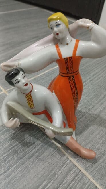 продажа статуэток: Статуэтка фарфорная — 1