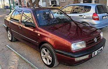 Volkswagen Vento: 1994 г., 1.8 л, Механика, Бензин, Седан