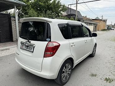 Toyota Ractis: 2005 г., 1.5 л, Автомат, Бензин, Минивэн — 8