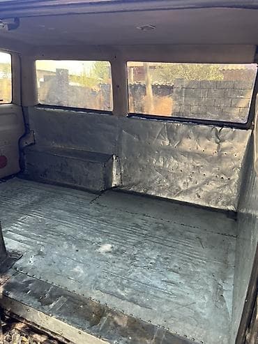 Volkswagen Transporter: 1991 г., 2 л, Механика, Бензин, Бус — 6