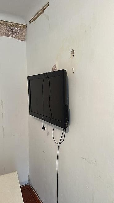 тв 32: ЖК-телевизор Sony, диагональ примерно 22–26". Компактная панель для — 1