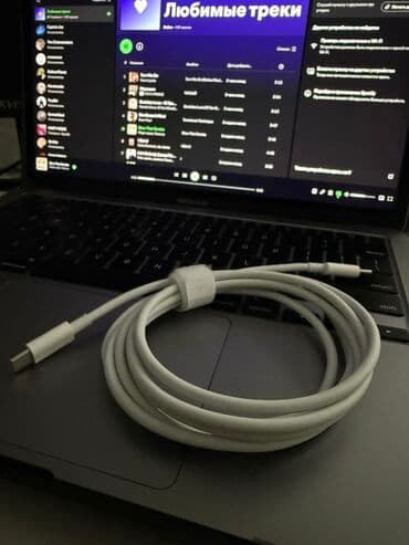 универсальные мобильные батареи, подходят для зарядки мобильных телефонов ноутбуков: Кабель USB‑C ⇄ USB‑C белого цвета Брал для макбук Состояние новое — 2
