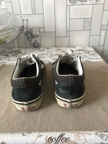 свадебные салоны бишкек: Кроссовки, 38, Adidas, Б/у, цвет - Черный, Самовывоз — 4